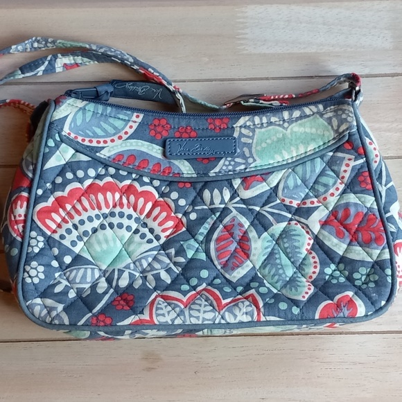 Vera Bradley crossbody purse - Picture 1 of 4